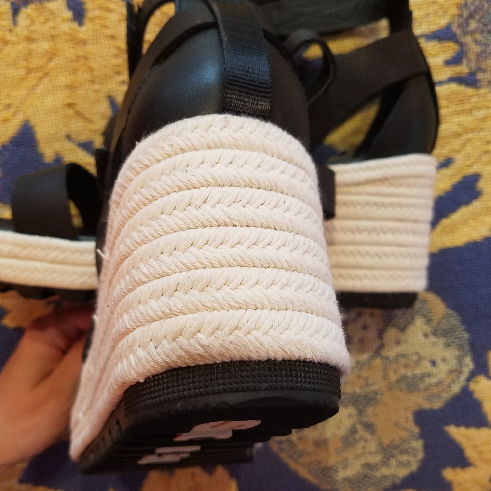 LIKE NEW Sorel Cameron Wedge Multistrap - Picture 5 of 5